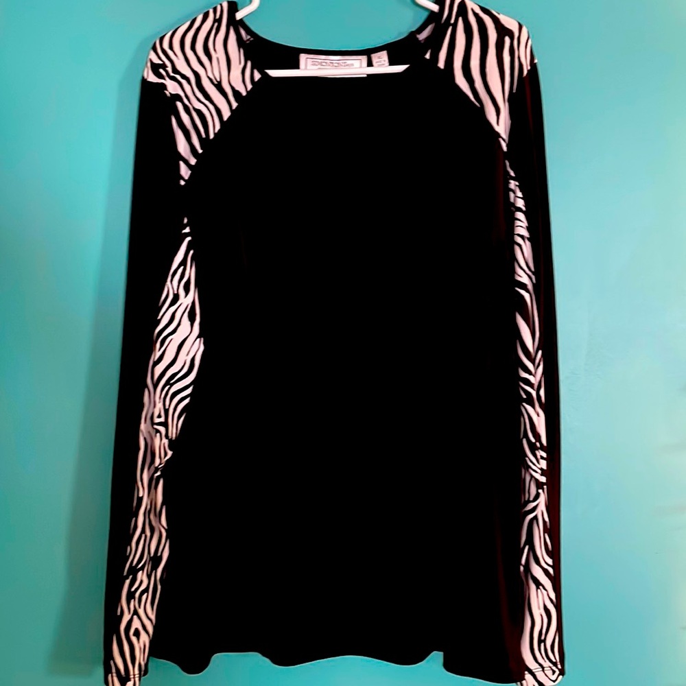 Women’s Tunic with Leopard Print Accents